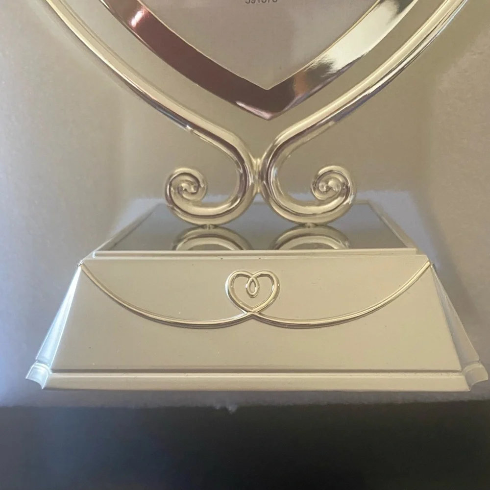 NWOT-THINGS REMEMBERED-SILVER DANGLE PHOTO FRAME